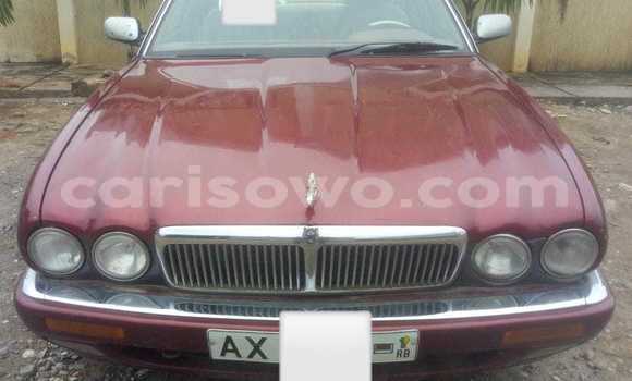 Ra Àlòkù Jaguar X–Type Red Ọkọ̀ in Cotonou ni Benin
