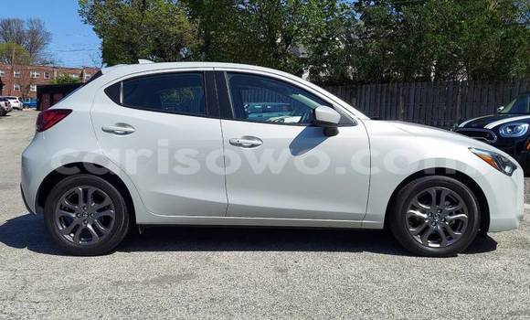 Acheter Import Voiture Toyota Yaris Blanc à Porto Novo, Benin Acheter Import Voiture Toyota Yaris Blanc à Porto Novo, Benin