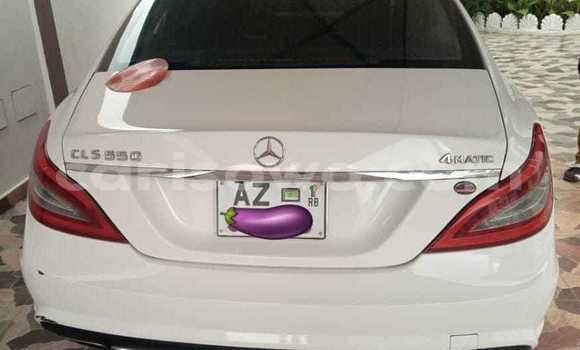 Sayi Sabo Mercedes-Benz CLS-klasse White Mota in Cotonou a Benin Sayi Sabo Mercedes-Benz CLS-klasse White Mota in Cotonou a Benin