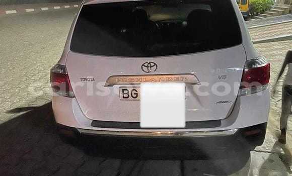 Ra Àlòkù Toyota Highlander funfun Ọkọ̀ in Cotonou ni Benin Ra Àlòkù Toyota Highlander funfun Ọkọ̀ in Cotonou ni Benin