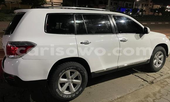 Ra Àlòkù Toyota Highlander funfun Ọkọ̀ in Cotonou ni Benin Ra Àlòkù Toyota Highlander funfun Ọkọ̀ in Cotonou ni Benin