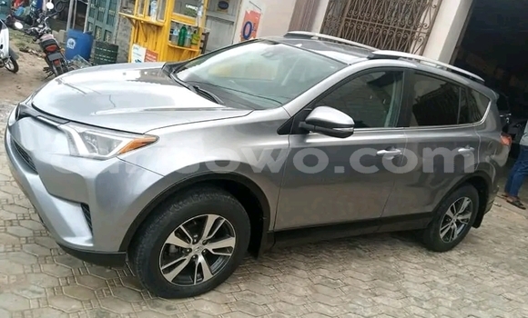 Acheter Occasion Voiture Toyota RAV4 Gris à Cotonou, Benin Acheter Occasion Voiture Toyota RAV4 Gris à Cotonou, Benin