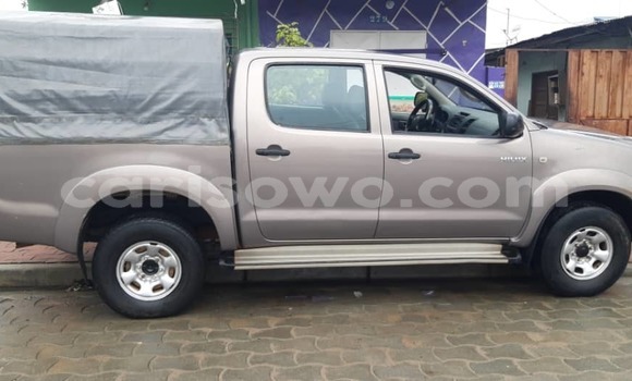 Ra Àlòkù Toyota Hilux Silver Ọkọ̀ in Cotonou ni Benin Ra Àlòkù Toyota Hilux Silver Ọkọ̀ in Cotonou ni Benin