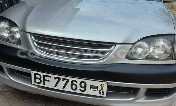 Sayi Na hannu Toyota Avensis Azurfa Mota in Cotonou a Benin Sayi Na hannu Toyota Avensis Azurfa Mota in Cotonou a Benin