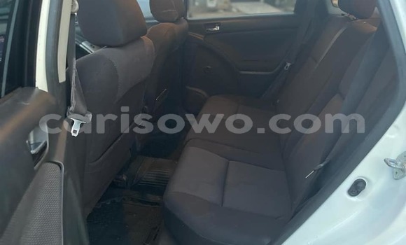 Sayi Na hannu Toyota Matrix White Mota in Cotonou a Benin Sayi Na hannu Toyota Matrix White Mota in Cotonou a Benin