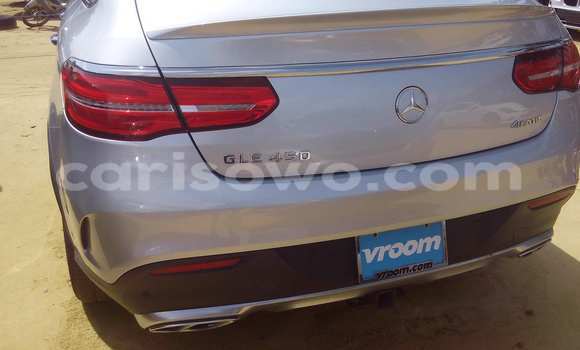 Sayi Na hannu Mercedes-Benz GL–Class Azurfa Mota in Porto Novo a Benin Sayi Na hannu Mercedes-Benz GL–Class Azurfa Mota in Porto Novo a Benin