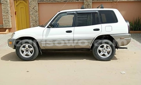 Sayi Na hannu Toyota RAV4 White Mota in Cotonou a Benin Sayi Na hannu Toyota RAV4 White Mota in Cotonou a Benin