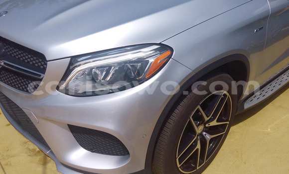 Sayi Na hannu Mercedes-Benz GL–Class Azurfa Mota in Porto Novo a Benin Sayi Na hannu Mercedes-Benz GL–Class Azurfa Mota in Porto Novo a Benin