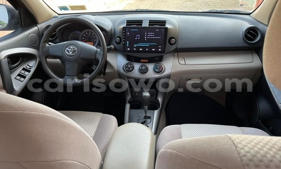 Sayi Na hannu Toyota RAV4 White Mota in Cotonou a Benin Sayi Na hannu Toyota RAV4 White Mota in Cotonou a Benin