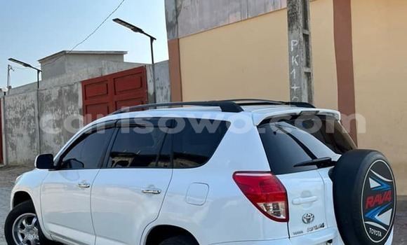 Sayi Na hannu Toyota RAV4 White Mota in Cotonou a Benin Sayi Na hannu Toyota RAV4 White Mota in Cotonou a Benin