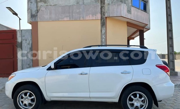 Sayi Na hannu Toyota RAV4 White Mota in Cotonou a Benin Sayi Na hannu Toyota RAV4 White Mota in Cotonou a Benin