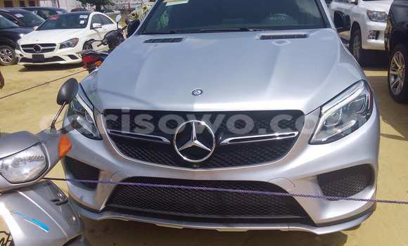 Sayi Na hannu Mercedes-Benz GL–Class Azurfa Mota in Porto Novo a Benin Sayi Na hannu Mercedes-Benz GL–Class Azurfa Mota in Porto Novo a Benin
