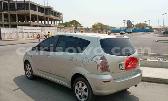 Sayi Na hannu Toyota Corolla Verso Azurfa Mota in Cotonou a Benin Sayi Na hannu Toyota Corolla Verso Azurfa Mota in Cotonou a Benin