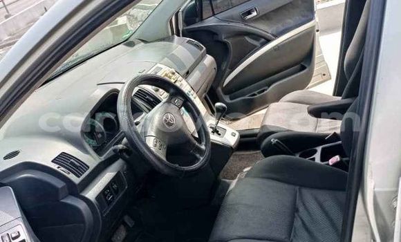 Sayi Na hannu Toyota Corolla Verso Azurfa Mota in Cotonou a Benin Sayi Na hannu Toyota Corolla Verso Azurfa Mota in Cotonou a Benin