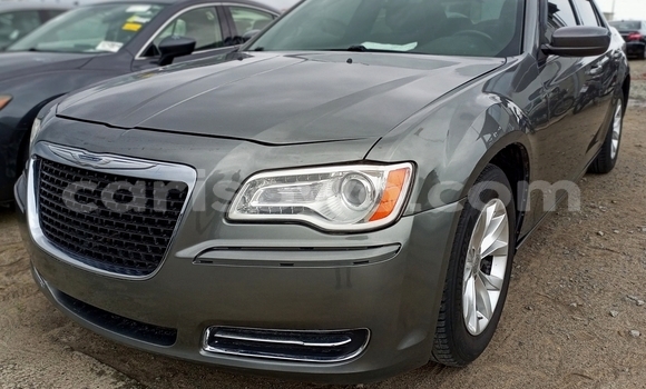 Sayi Na hannu Chrysler 300 Letter Series Azurfa Mota in Abomey Calavi a Benin Sayi Na hannu Chrysler 300 Letter Series Azurfa Mota in Abomey Calavi a Benin