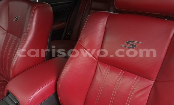 Sayi Na hannu Chrysler 300 Letter Series Azurfa Mota in Abomey Calavi a Benin Sayi Na hannu Chrysler 300 Letter Series Azurfa Mota in Abomey Calavi a Benin