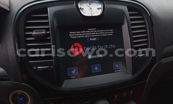 Sayi Na hannu Chrysler 300 Letter Series Azurfa Mota in Abomey Calavi a Benin Sayi Na hannu Chrysler 300 Letter Series Azurfa Mota in Abomey Calavi a Benin