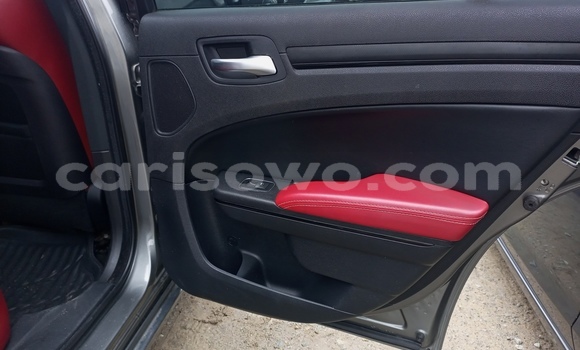 Sayi Na hannu Chrysler 300 Letter Series Azurfa Mota in Abomey Calavi a Benin Sayi Na hannu Chrysler 300 Letter Series Azurfa Mota in Abomey Calavi a Benin