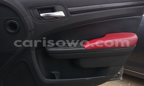 Sayi Na hannu Chrysler 300 Letter Series Azurfa Mota in Abomey Calavi a Benin Sayi Na hannu Chrysler 300 Letter Series Azurfa Mota in Abomey Calavi a Benin