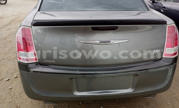 Sayi Na hannu Chrysler 300 Letter Series Azurfa Mota in Abomey Calavi a Benin Sayi Na hannu Chrysler 300 Letter Series Azurfa Mota in Abomey Calavi a Benin