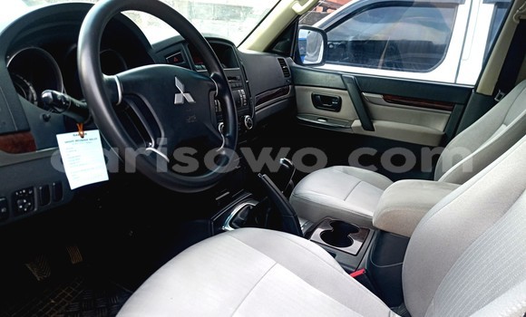 Ra Àlòkù Mitsubishi Pajero Silver Ọkọ̀ in Cotonou ni Benin Ra Àlòkù Mitsubishi Pajero Silver Ọkọ̀ in Cotonou ni Benin