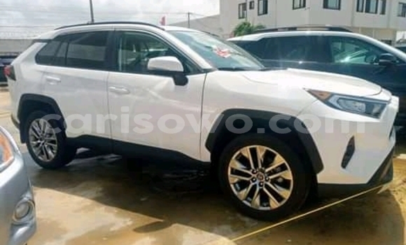 Sayi Sabo Toyota RAV4 White Mota in Cotonou a Benin Sayi Sabo Toyota RAV4 White Mota in Cotonou a Benin