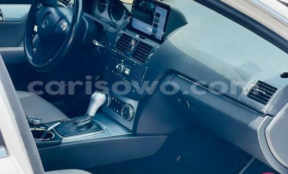 Ra Àlòkù Mercedes-Benz C–Class funfun Ọkọ̀ in Cotonou ni Benin