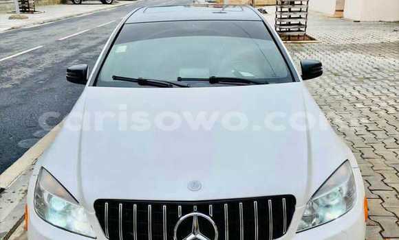 Ra Àlòkù Mercedes-Benz C–Class funfun Ọkọ̀ in Cotonou ni Benin Ra Àlòkù Mercedes-Benz C–Class funfun Ọkọ̀ in Cotonou ni Benin