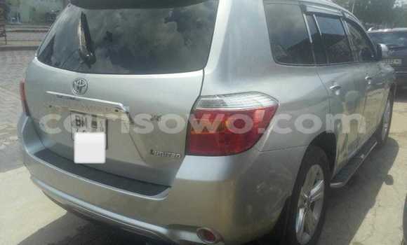 Sayi Na hannu Toyota Highlander Azurfa Mota in Cotonou a Benin