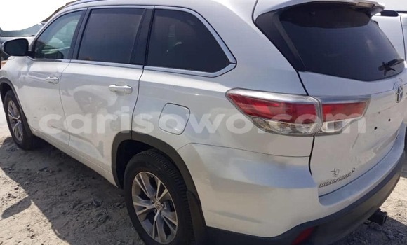 Sayi Imported Toyota Highlander White Mota in Cotonou a Benin Sayi Imported Toyota Highlander White Mota in Cotonou a Benin