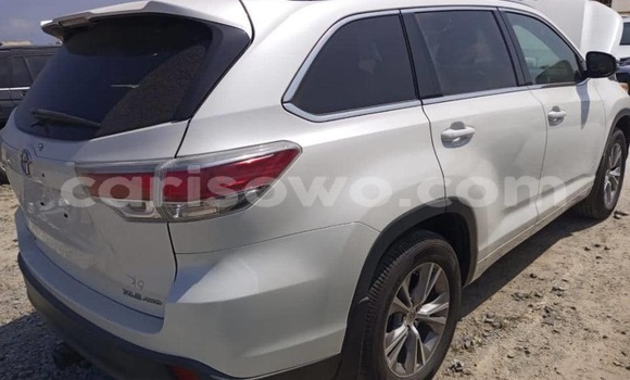 Sayi Imported Toyota Highlander White Mota in Cotonou a Benin Sayi Imported Toyota Highlander White Mota in Cotonou a Benin