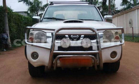 Sayi Na hannu Nissan Navara White Mota in Cotonou a Benin
