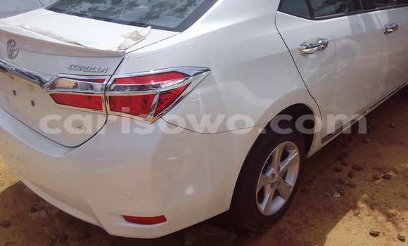 Acheter Occasion Voiture Toyota Corolla Blanc à Porto Novo, Benin Acheter Occasion Voiture Toyota Corolla Blanc à Porto Novo, Benin