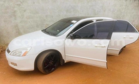Ra Àlòkù Honda Accord funfun Ọkọ̀ in Cotonou ni Benin Ra Àlòkù Honda Accord funfun Ọkọ̀ in Cotonou ni Benin