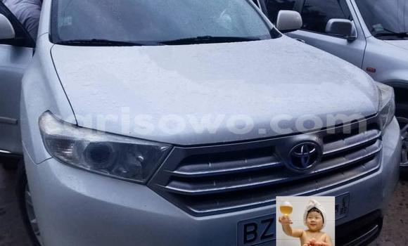 Ra Àlòkù Toyota Highlander funfun Ọkọ̀ in Cotonou ni Benin Ra Àlòkù Toyota Highlander funfun Ọkọ̀ in Cotonou ni Benin