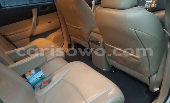 Ra Àlòkù Toyota Highlander funfun Ọkọ̀ in Cotonou ni Benin Ra Àlòkù Toyota Highlander funfun Ọkọ̀ in Cotonou ni Benin