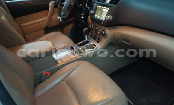 Ra Àlòkù Toyota Highlander funfun Ọkọ̀ in Cotonou ni Benin Ra Àlòkù Toyota Highlander funfun Ọkọ̀ in Cotonou ni Benin