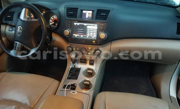 Ra Àlòkù Toyota Highlander funfun Ọkọ̀ in Cotonou ni Benin Ra Àlòkù Toyota Highlander funfun Ọkọ̀ in Cotonou ni Benin