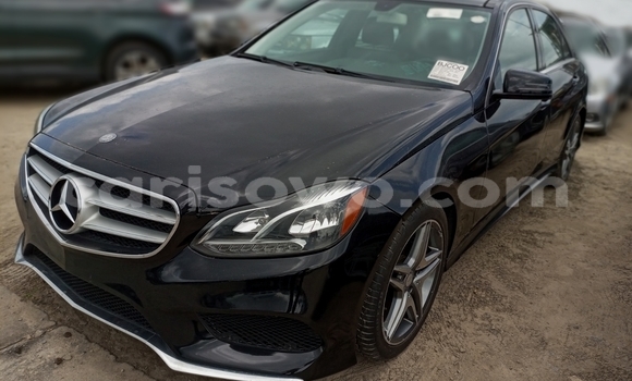 Sayi Na hannu Mercedes-Benz E-Classe Black Mota in Cotonou a Benin