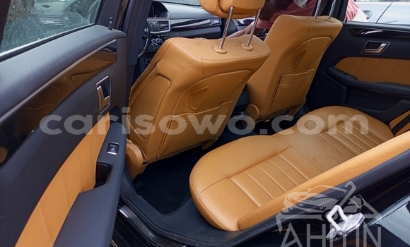 Sayi Na hannu Mercedes-Benz E-Classe Black Mota in Cotonou a Benin Sayi Na hannu Mercedes-Benz E-Classe Black Mota in Cotonou a Benin