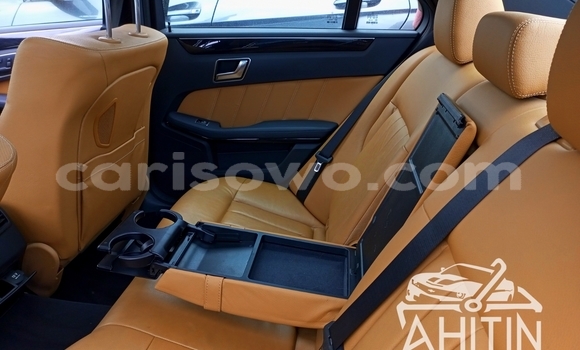 Sayi Na hannu Mercedes-Benz E-Classe Black Mota in Cotonou a Benin Sayi Na hannu Mercedes-Benz E-Classe Black Mota in Cotonou a Benin