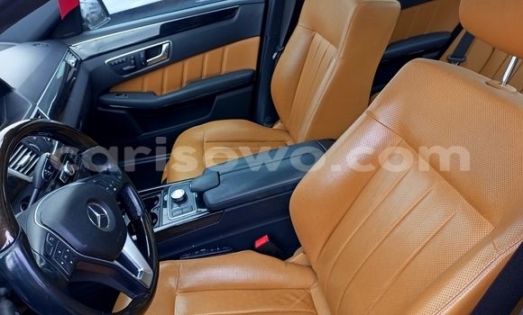 Sayi Na hannu Mercedes-Benz E-Classe Black Mota in Cotonou a Benin Sayi Na hannu Mercedes-Benz E-Classe Black Mota in Cotonou a Benin