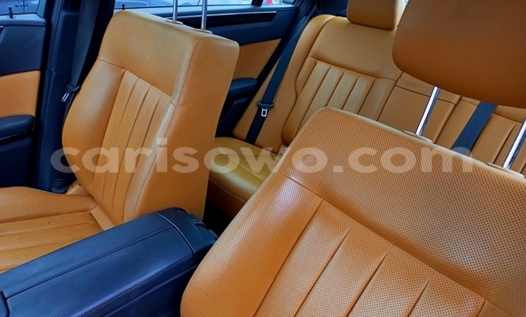 Sayi Na hannu Mercedes-Benz E-Classe Black Mota in Cotonou a Benin Sayi Na hannu Mercedes-Benz E-Classe Black Mota in Cotonou a Benin