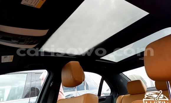 Sayi Na hannu Mercedes-Benz E-Classe Black Mota in Cotonou a Benin Sayi Na hannu Mercedes-Benz E-Classe Black Mota in Cotonou a Benin