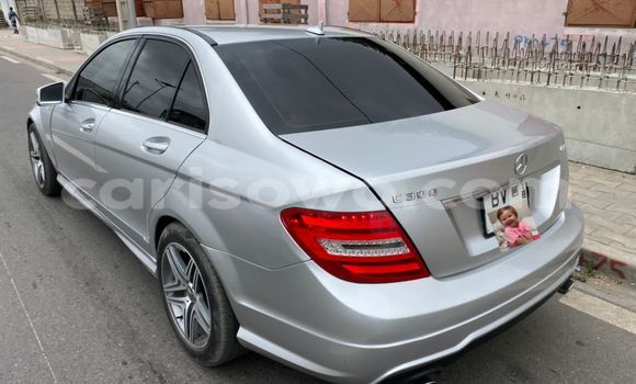 Ra Àlòkù Mercedes-Benz C–Class Silver Ọkọ̀ in Cotonou ni Benin