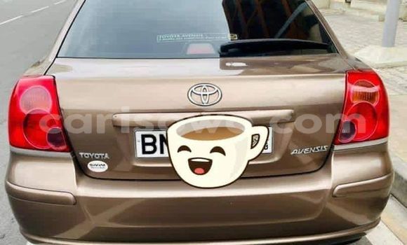 Sayi Na hannu Toyota Avensis Brown Mota in Cotonou a Benin Sayi Na hannu Toyota Avensis Brown Mota in Cotonou a Benin