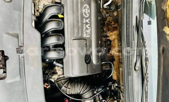 Sayi Na hannu Toyota Avensis Brown Mota in Cotonou a Benin Sayi Na hannu Toyota Avensis Brown Mota in Cotonou a Benin