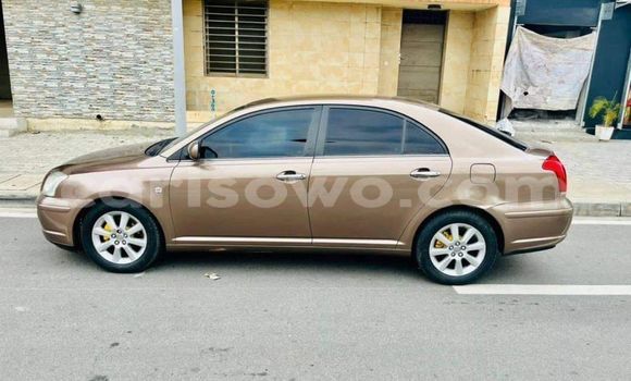 Sayi Na hannu Toyota Avensis Brown Mota in Cotonou a Benin Sayi Na hannu Toyota Avensis Brown Mota in Cotonou a Benin