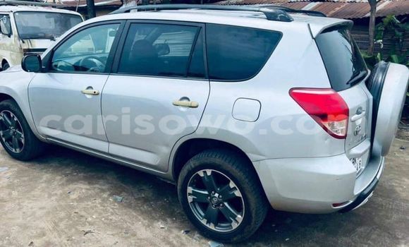 Sayi Na hannu Toyota RAV4 Azurfa Mota in Cotonou a Benin Sayi Na hannu Toyota RAV4 Azurfa Mota in Cotonou a Benin