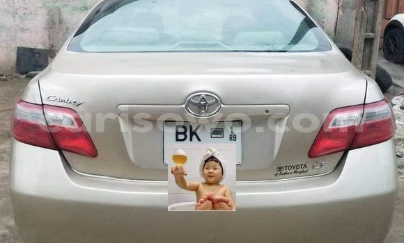 Sayi Na hannu Toyota Camry Brown Mota in Cotonou a Benin Sayi Na hannu Toyota Camry Brown Mota in Cotonou a Benin